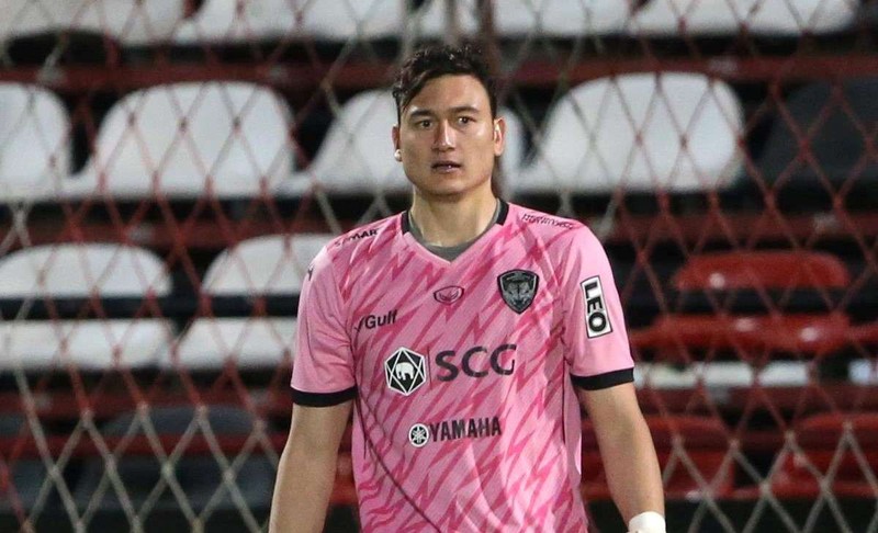 dang van lam vang mat trong tran dau tap cua muangthong united hinh 1
