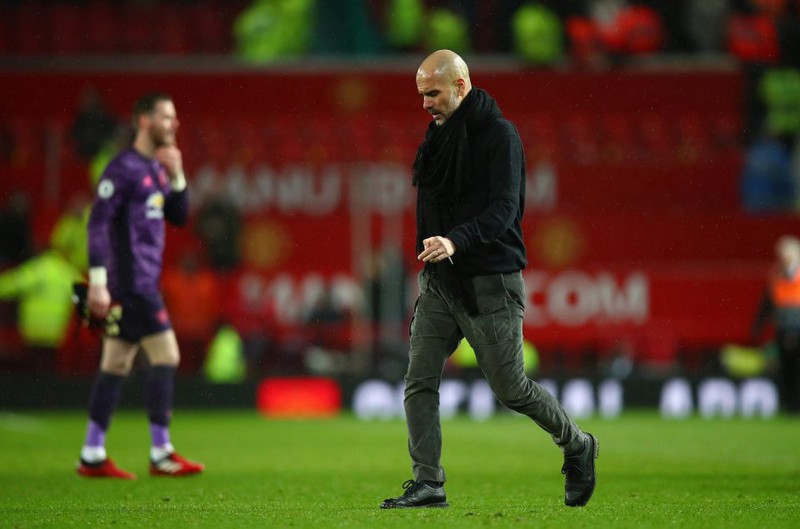 pep guardiola noi gi khi man city thua lam lung trang bung truoc mu? hinh 1