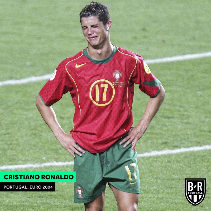 messi, ronaldo va giot nuoc mat cua nhung nguoi hung san co hinh 9