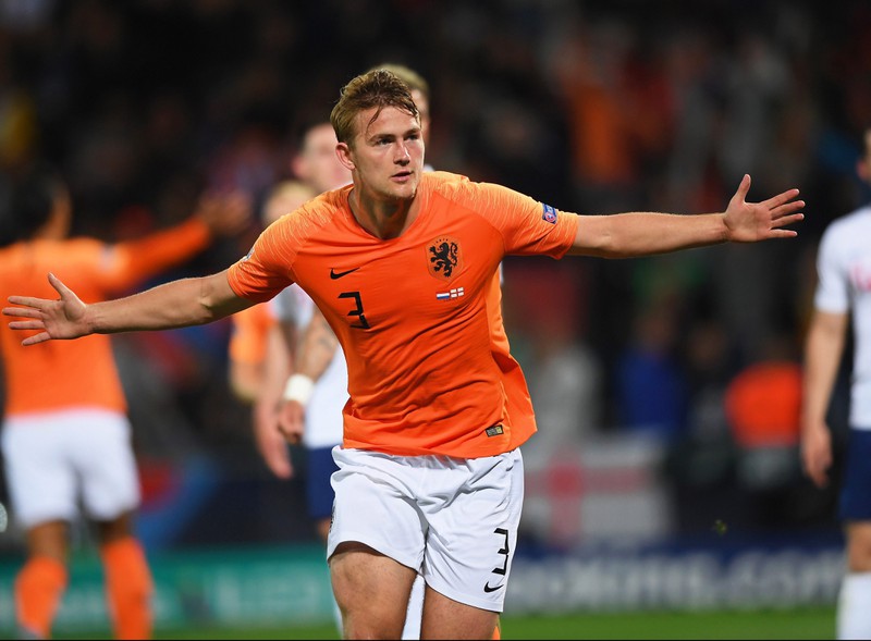 doi hinh dep nhu mo cua mu khi co matthijs de ligt va erling haaland hinh 2