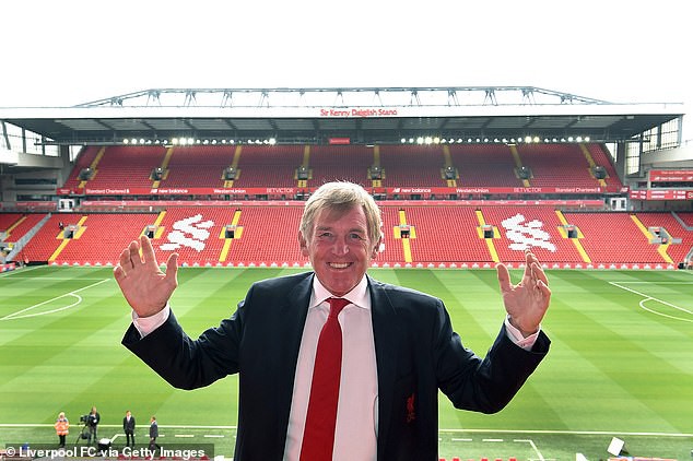 huyen thoai liverpool mac covid-19 roi benh vien de ve nha tu cach ly hinh 1