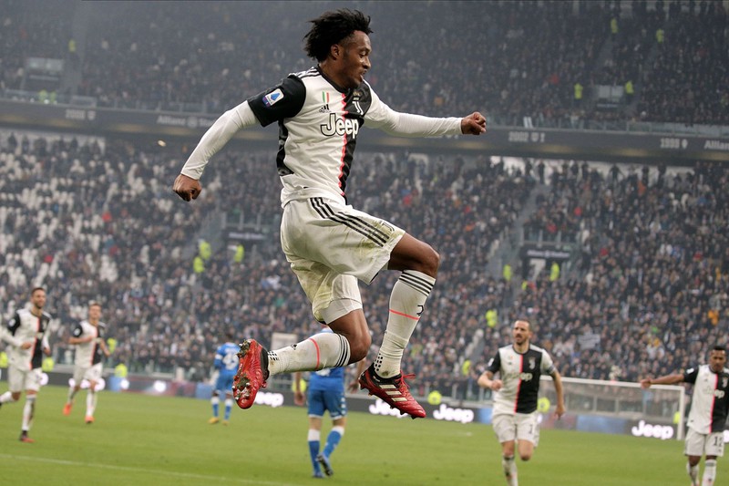 doi hinh hay nhat serie a truoc khi bi hoan: co smalling, vang lukaku hinh 4