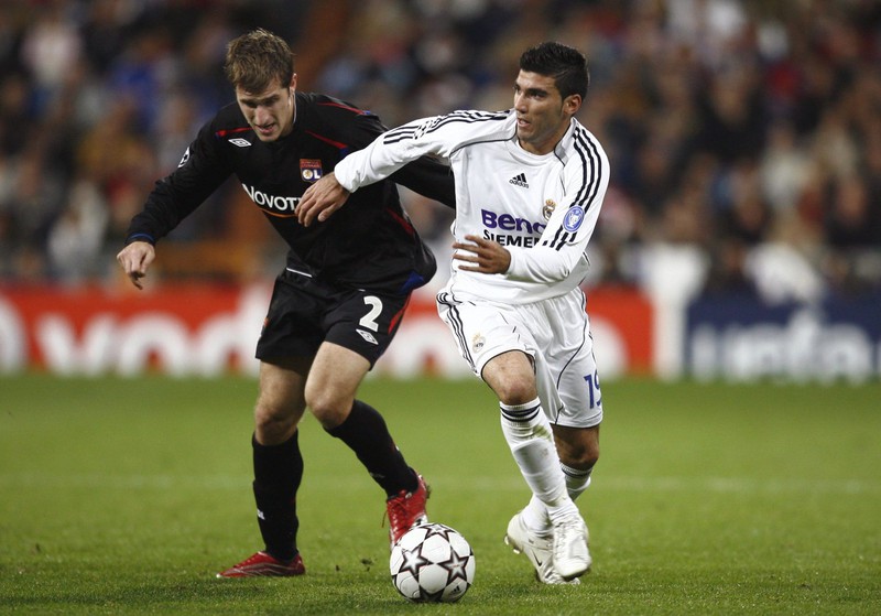 nhung ngoi sao roi khoi premier league de di theo tieng goi cua real madrid hinh 8
