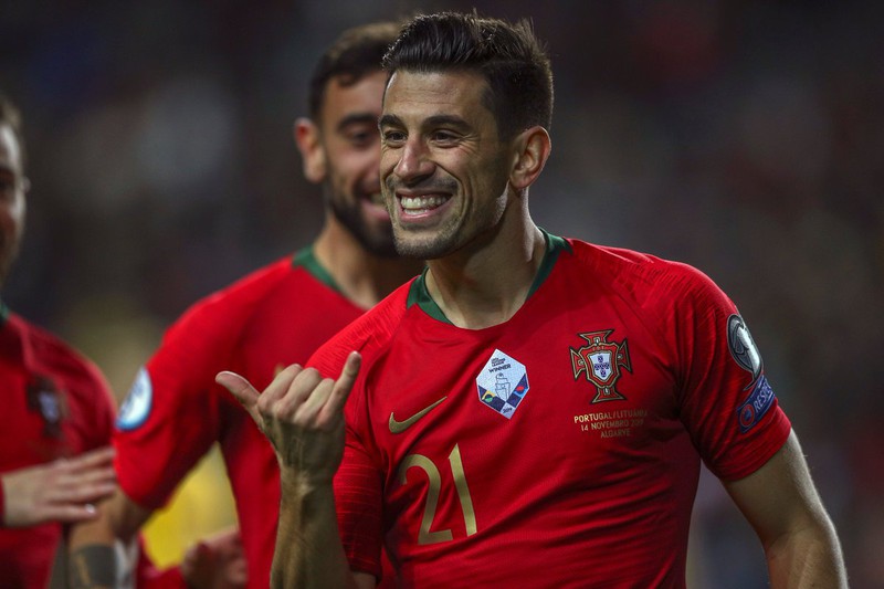 top 10 cau thu bo dao nha kheo nhat pes 2020: ronaldo van thua 1 nguoi hinh 3
