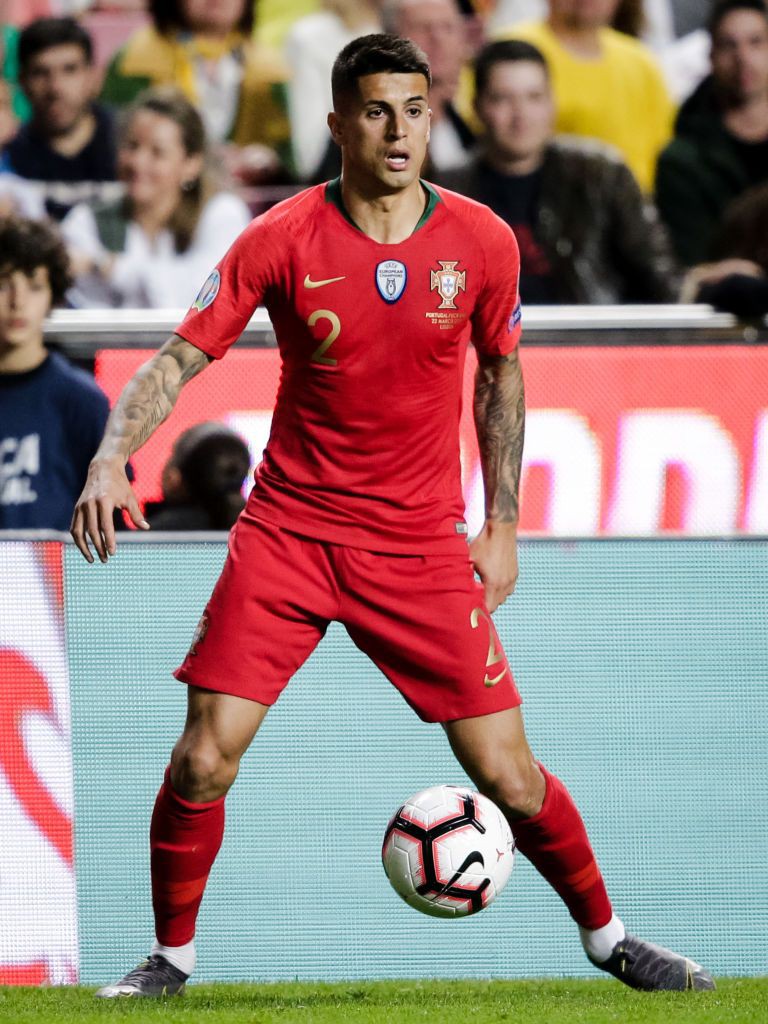 top 10 cau thu bo dao nha kheo nhat pes 2020: ronaldo van thua 1 nguoi hinh 2
