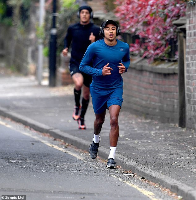 jesse lingard ra duong chay bo cung "ngua chung" mot thoi cua mu hinh 1