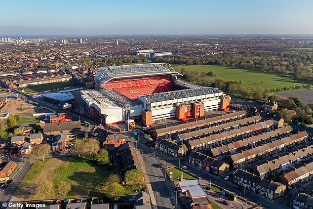 premier league da san trung lap: old trafford duoc chon, anfield bi gach ten hinh 13