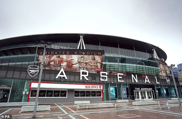 premier league da san trung lap: old trafford duoc chon, anfield bi gach ten hinh 2