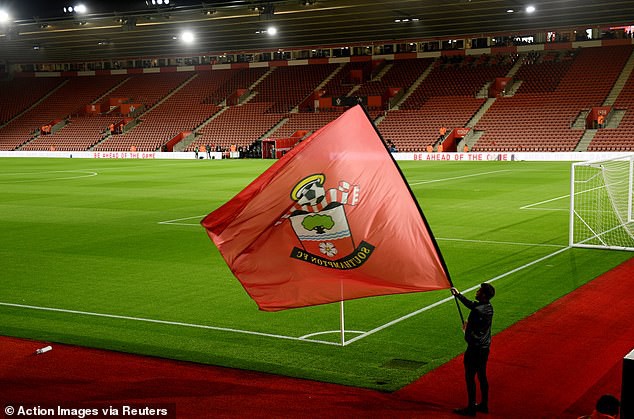 premier league da san trung lap: old trafford duoc chon, anfield bi gach ten hinh 5