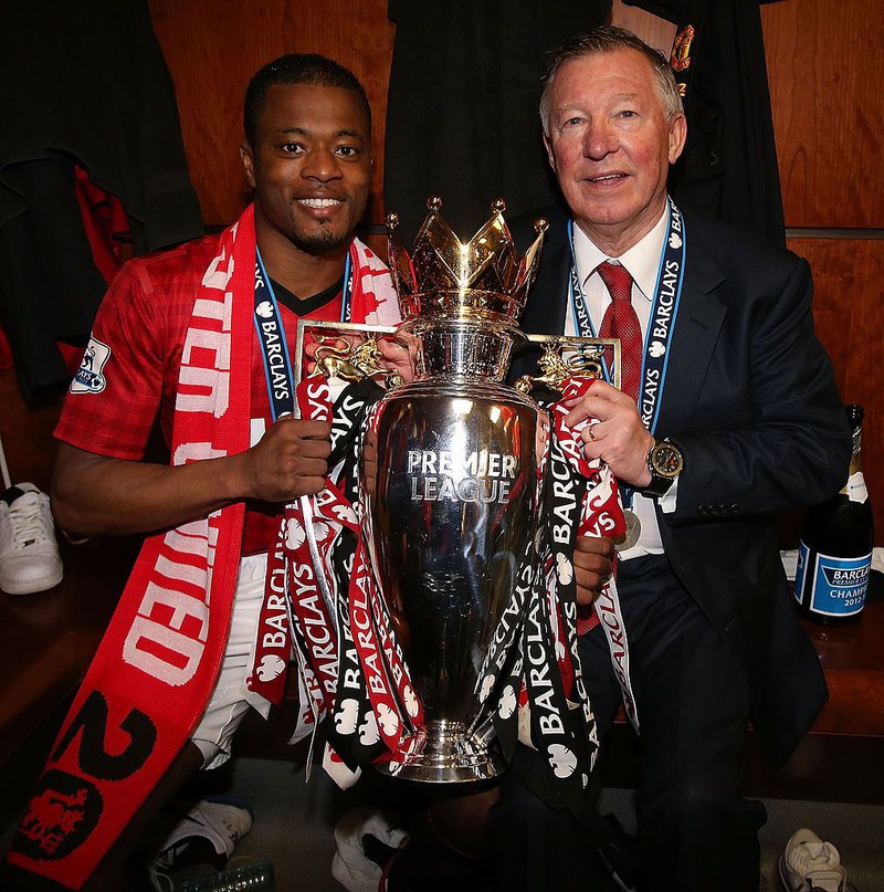 patrice evra: "cristiano ronaldo da dong y tro lai mu" hinh 2