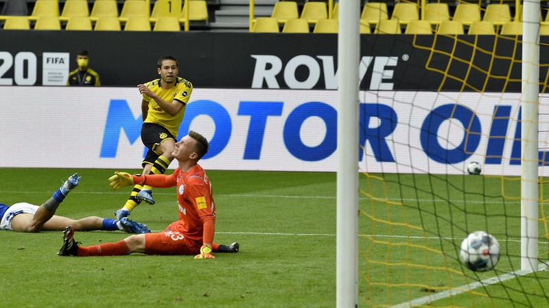 doi hinh hay nhat bundesliga cuoi tuan qua: haaland da cap lewandowski hinh 2