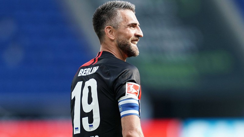 doi hinh hay nhat bundesliga cuoi tuan qua: haaland da cap lewandowski hinh 9