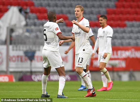 tuong thuat bayern munich 5-2 frankfurt: vong 27 bundesliga 2019/2020 hinh 2