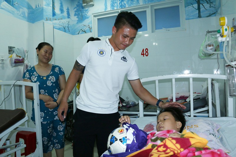 quang hai den benh vien bien uoc mo cua cdv nhi thanh hien thuc hinh 4