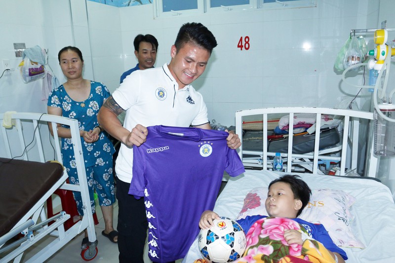 quang hai den benh vien bien uoc mo cua cdv nhi thanh hien thuc hinh 1