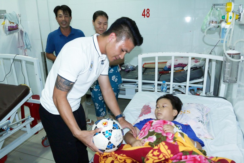 quang hai den benh vien bien uoc mo cua cdv nhi thanh hien thuc hinh 2