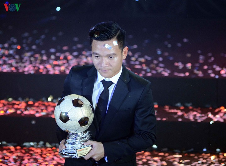 afc dua ra danh sach 14 cau thu dang xem nhat o v-league 2020 hinh 9