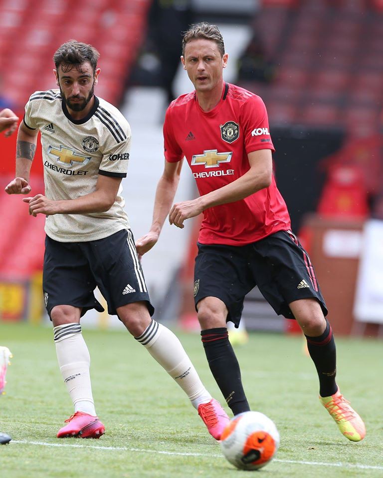 mu tro lai thi dau o old trafford, paul pogba doi dau bruno fernandes hinh 3