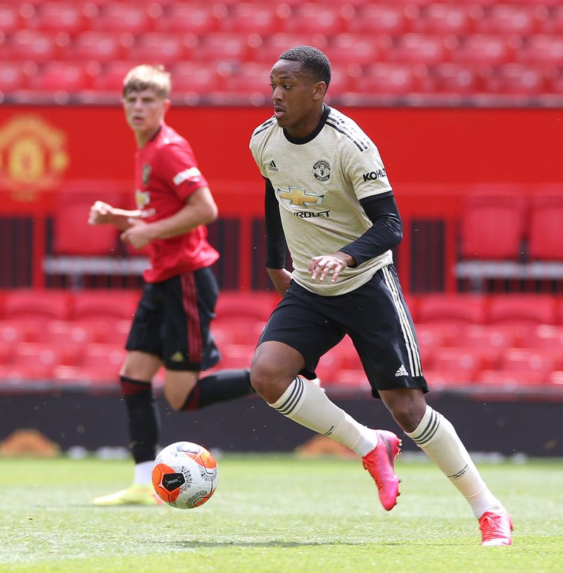 mu tro lai thi dau o old trafford, paul pogba doi dau bruno fernandes hinh 4