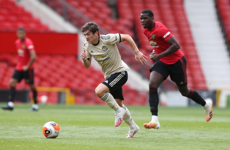 mu tro lai thi dau o old trafford, paul pogba doi dau bruno fernandes hinh 6