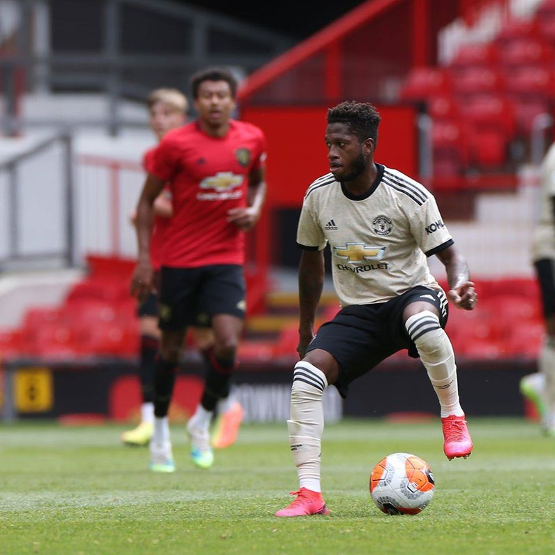 mu tro lai thi dau o old trafford, paul pogba doi dau bruno fernandes hinh 7