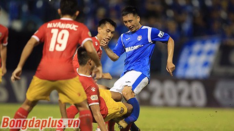 hlv ha tinh: hai huy tu lam minh bi gay chan vi qua ham bong hinh 1