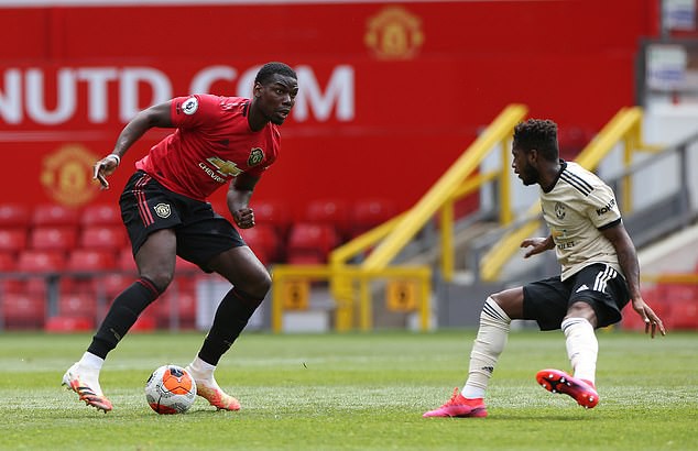 luke shaw khoe lap cu dup trong tran hoa 4-4 cua mu o old trafford hinh 5