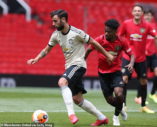 luke shaw khoe lap cu dup trong tran hoa 4-4 cua mu o old trafford hinh 3