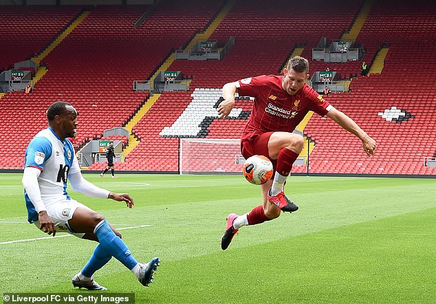 minamino ghi ban, liverpool dai thang truoc khi premier league tro lai hinh 2