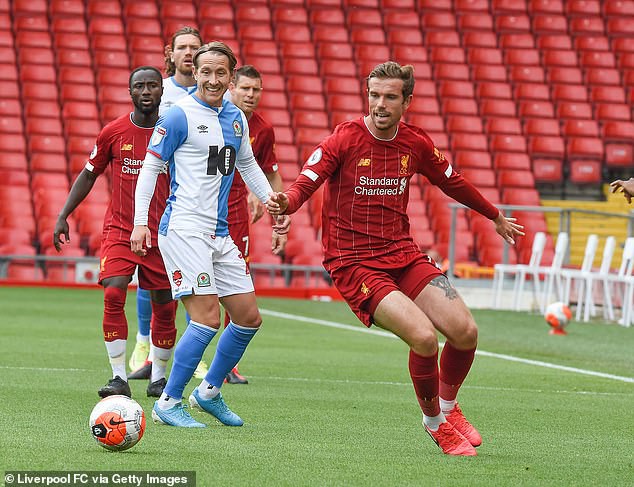 minamino ghi ban, liverpool dai thang truoc khi premier league tro lai hinh 8