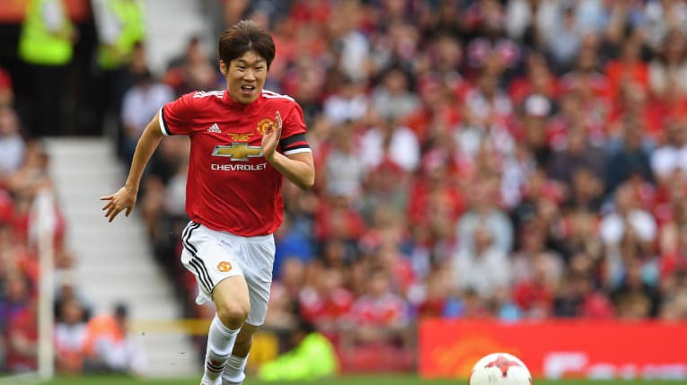 top 10 cau thu chau a thanh cong nhat tai premier league hinh 1