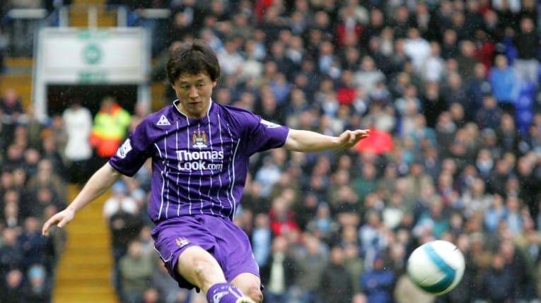 top 10 cau thu chau a thanh cong nhat tai premier league hinh 4