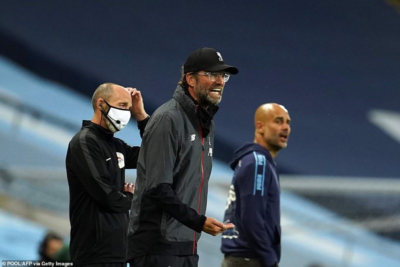 liverpool ra san nhu "mot vi than" va "cai ket bat ngo" truoc man city hinh 12