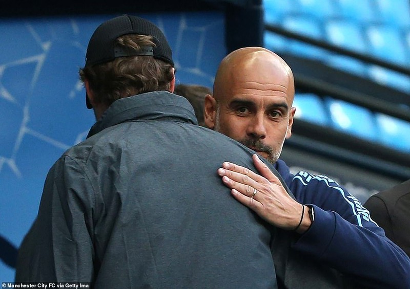 liverpool ra san nhu "mot vi than" va "cai ket bat ngo" truoc man city hinh 13