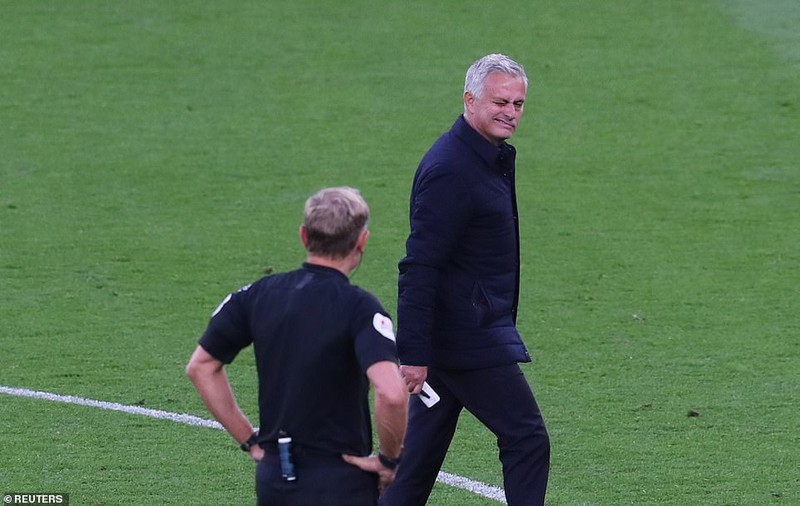 son heung min suyt danh nhau voi thu mon hugo lloris ngay tren san hinh 4