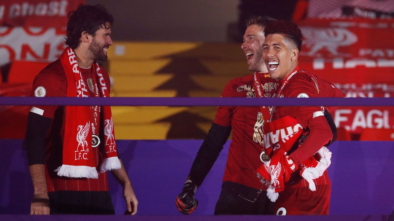 can canh: liverpool nang cup vo dich premier league sau 30 nam cho doi hinh 4