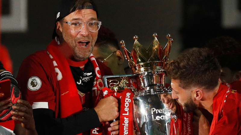 can canh: liverpool nang cup vo dich premier league sau 30 nam cho doi hinh 2