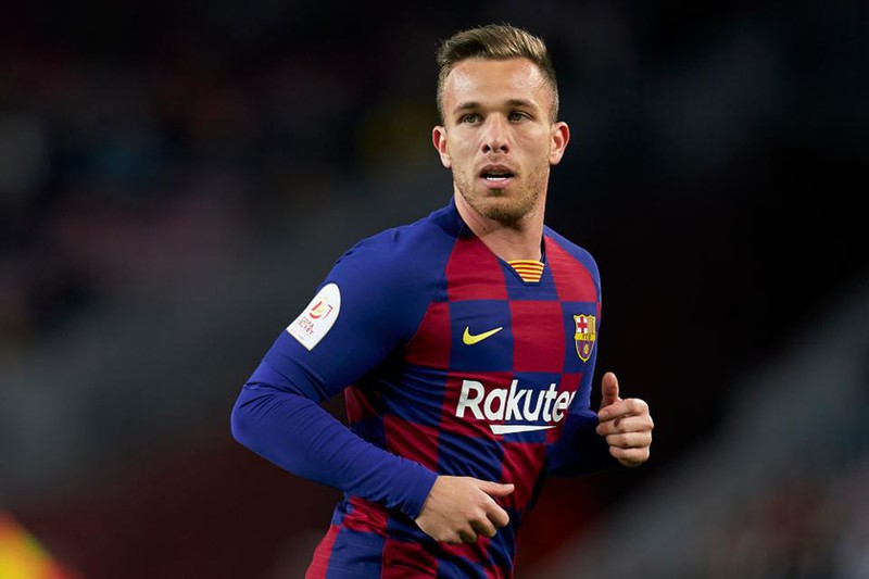 arthur noi loan o barca, tu choi da champions league hinh 1