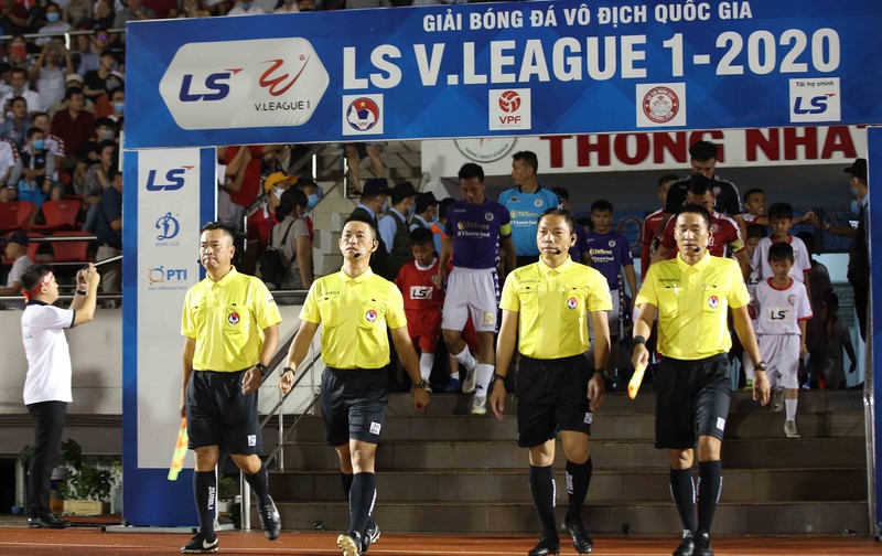 ky luat to trong tai tran tphcm 0-3 ha noi fc hinh 1