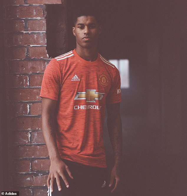 mu se su dung mau ao dau moi trong ngay europa league tro lai hinh 5