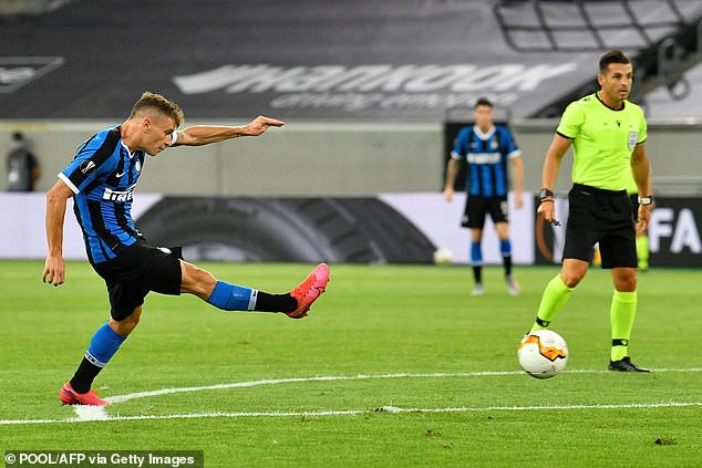 romelu lukaku toa sang, inter milan vao ban ket europa league hinh 1