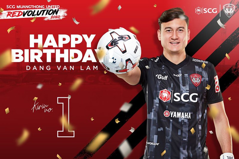 dang van lam nhan mon qua y nghia tu muangthong united hinh 1