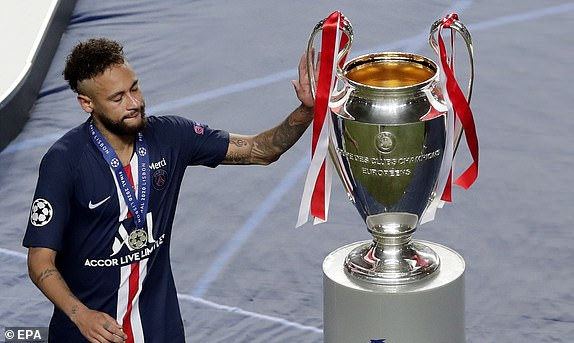 neymar khoc nhu mua sau that bai o chung ket champions league hinh 7