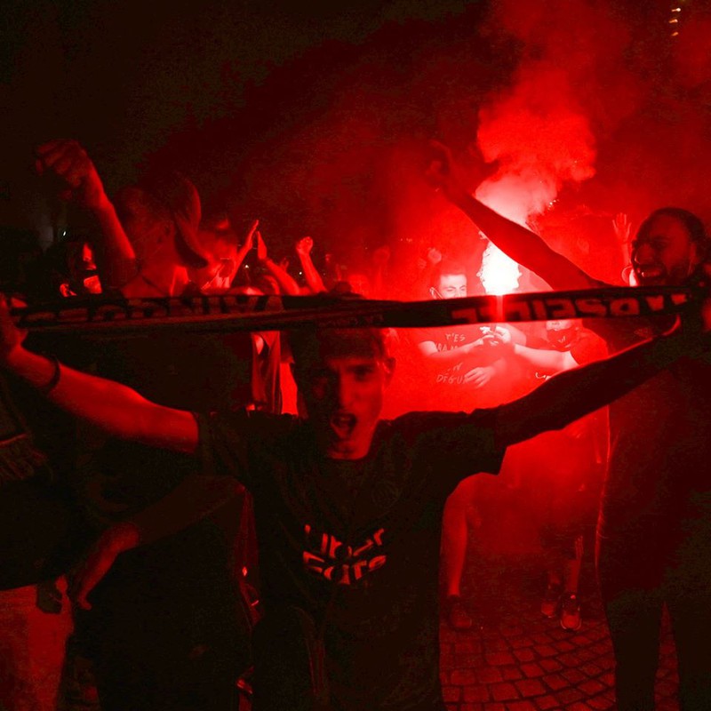 cdv psg lam loan tren duong pho paris sau tran chung ket champions league hinh 1