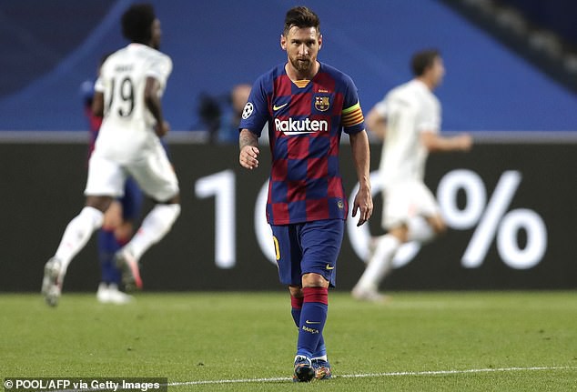 lionel messi lan dau xuat hien sau khi thong bao muon roi barca hinh 3