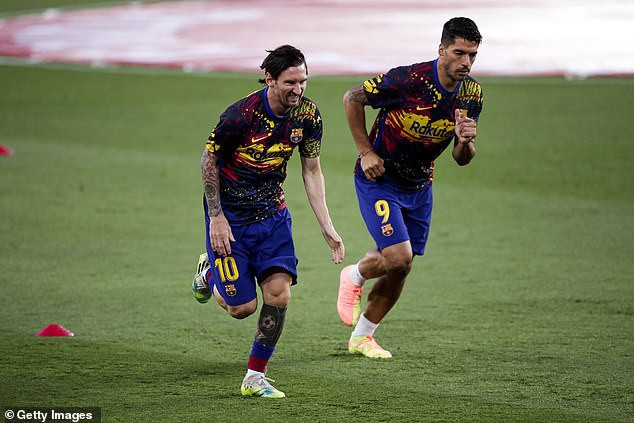 lionel messi lan dau xuat hien sau khi thong bao muon roi barca hinh 5