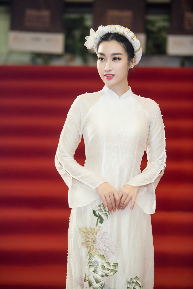 hoa hau ngoc han va do my linh hoi ngo khoe sac dau nam hinh 4