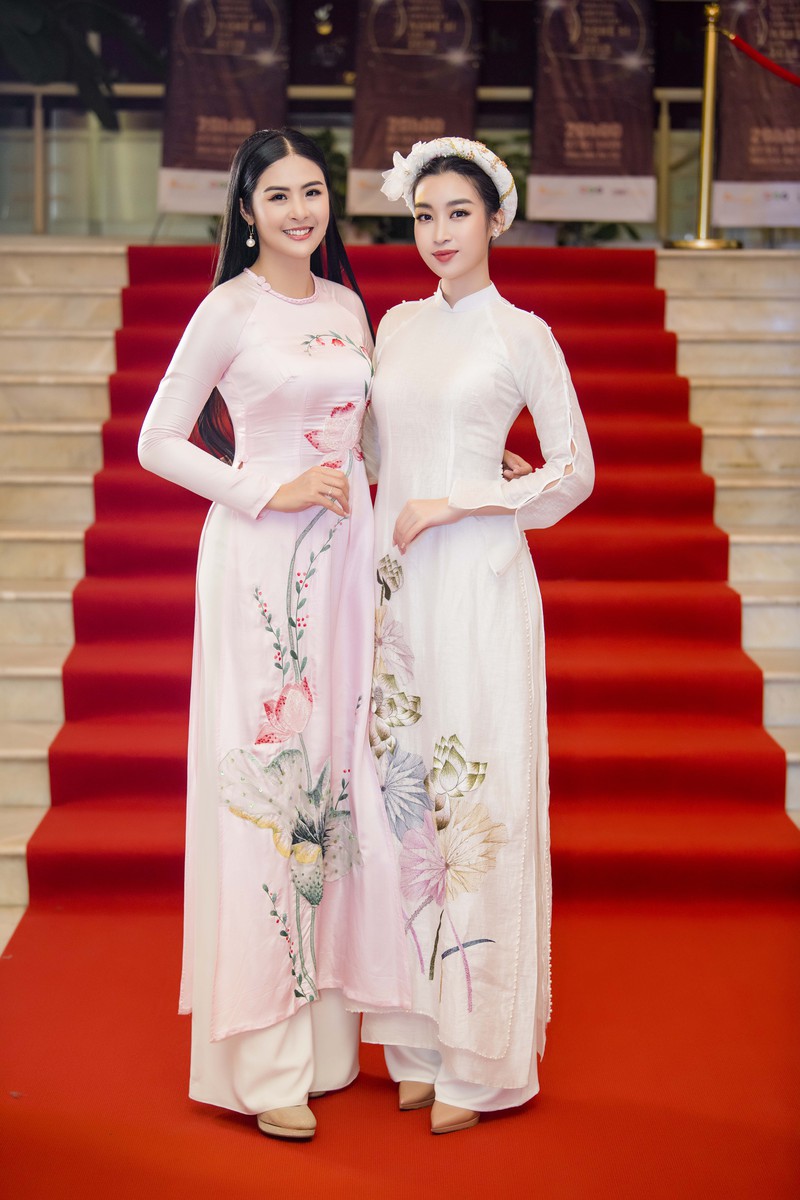 hoa hau ngoc han va do my linh hoi ngo khoe sac dau nam hinh 1