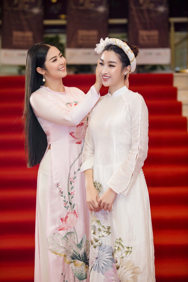 hoa hau ngoc han va do my linh hoi ngo khoe sac dau nam hinh 10