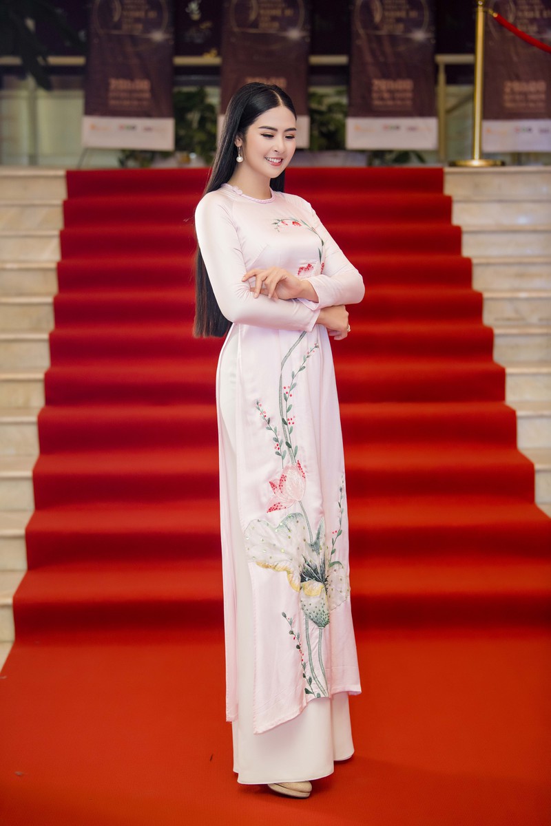 hoa hau ngoc han va do my linh hoi ngo khoe sac dau nam hinh 8
